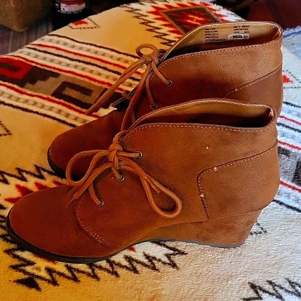 The PERFECT Fall Wedge Size 8 - Picture 4 of 7